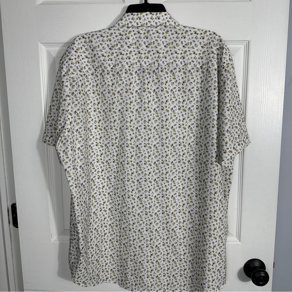 Michael Strahan size XL slim fit button down shirt, white with floral design - Picture 10 of 11